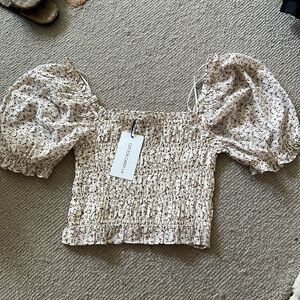 NWT Cotton Candy LA Ruched Top Size Medium White Flower Patterned Puffy Sleeve